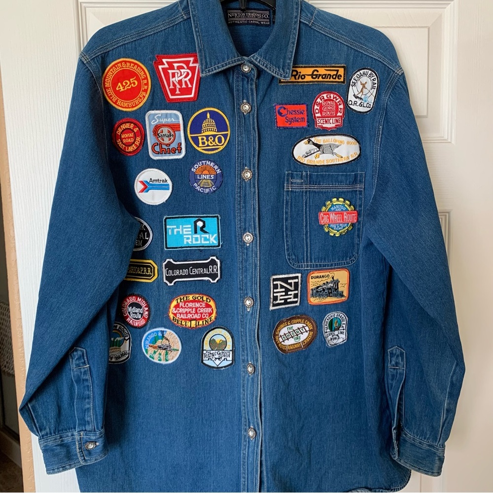 RAILFAN NEWTON TRADING COMPANY MENS DENIM BUTTON DOWN SHIRT.